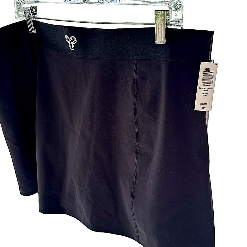 ARITZIA SLICK COURT MICRO SKORT. BLACK. Size 2XL